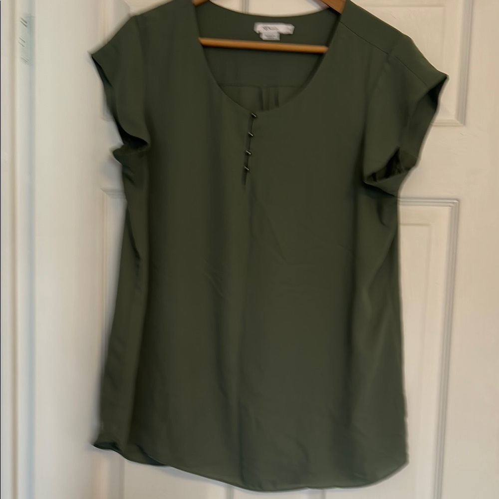 Reitmans Green Cap Sleeve Buttoned Blouse